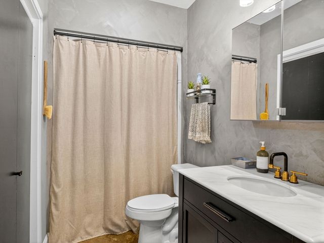 7 Crombie St 4, Salem, MA 01970