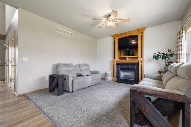 6250 NW 49th Street, Johnston, IA 50131
