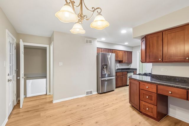 16919 School Street, South Holland, IL 60473
