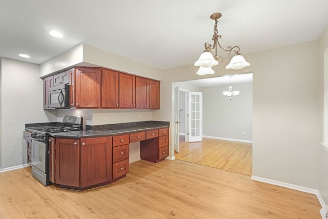 16919 School Street, South Holland, IL 60473