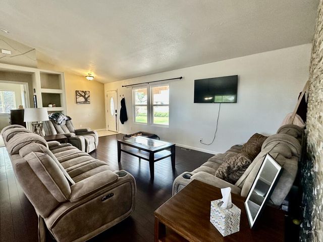 490 S Archdale Dr, Pueblo West, CO 81007