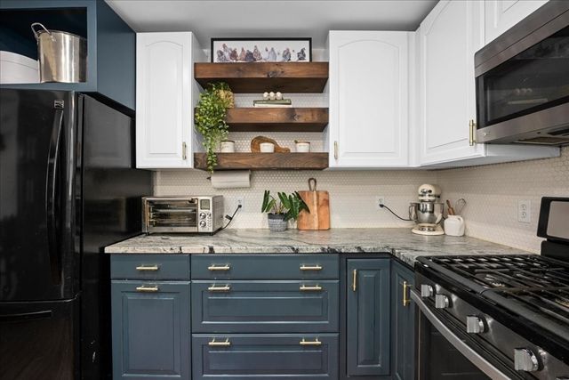 37 Acre St, Clinton, MA 01510