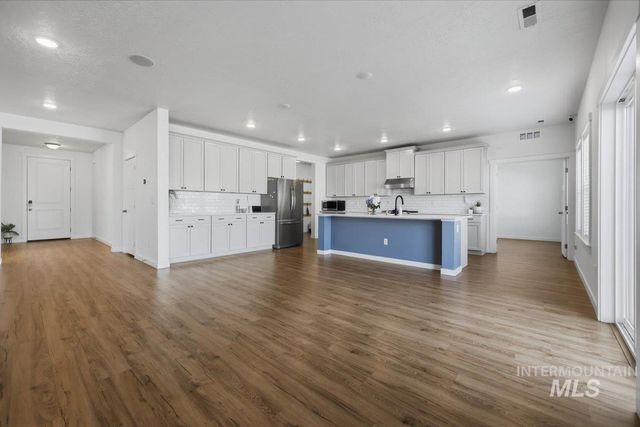7664 E Lafayette St, Nampa, ID 83687