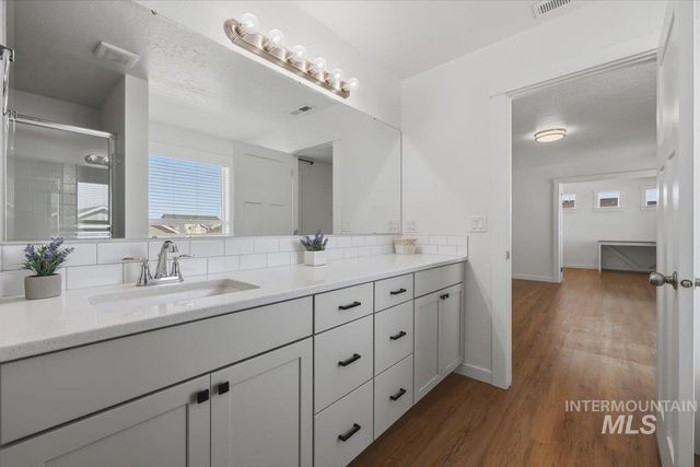 7664 E Lafayette St, Nampa, ID 83687
