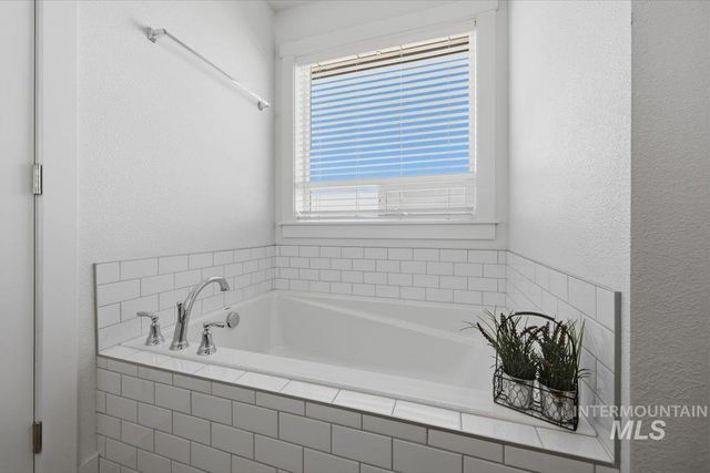 7664 E Lafayette St, Nampa, ID 83687