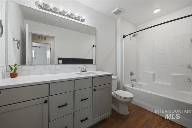 7664 E Lafayette St, Nampa, ID 83687