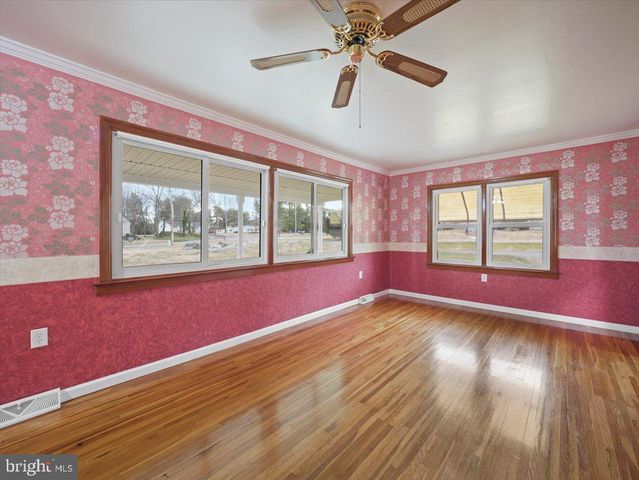 8522 NECK RD, Williamsport, MD 21795