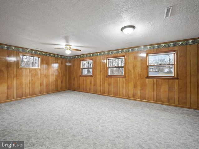 8522 NECK RD, Williamsport, MD 21795