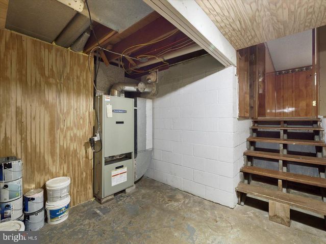 8522 NECK RD, Williamsport, MD 21795