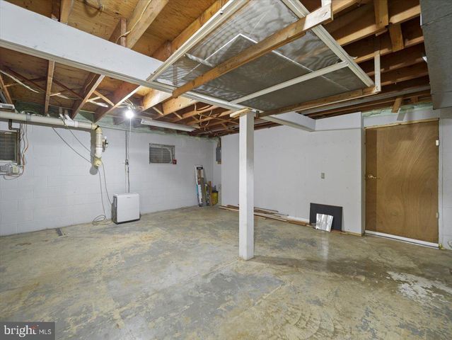 8522 NECK RD, Williamsport, MD 21795