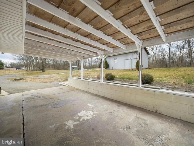 8522 NECK RD, Williamsport, MD 21795