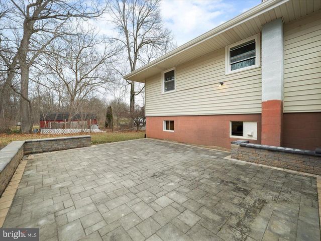 8522 NECK RD, Williamsport, MD 21795