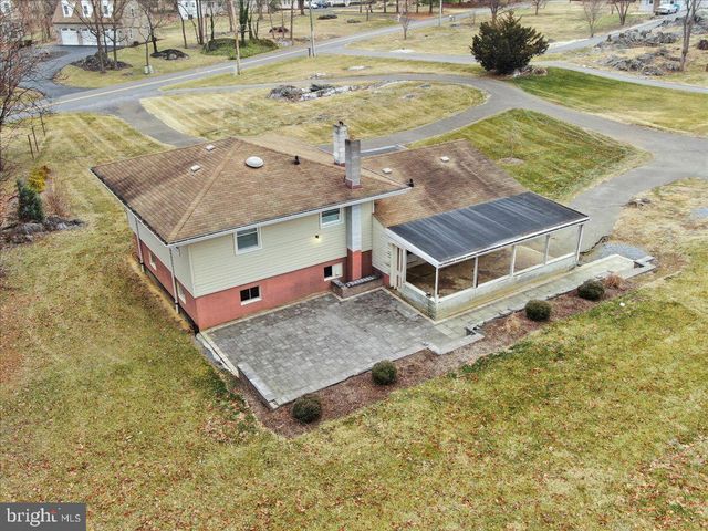 8522 NECK RD, Williamsport, MD 21795