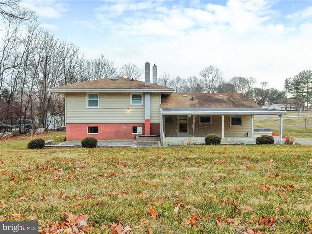 8522 NECK RD, Williamsport, MD 21795