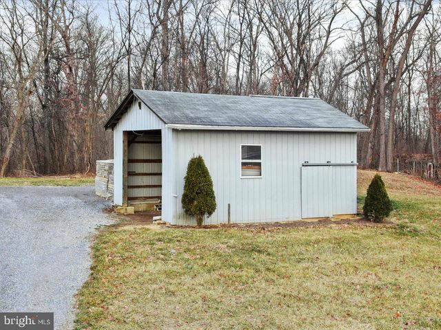 8522 NECK RD, Williamsport, MD 21795