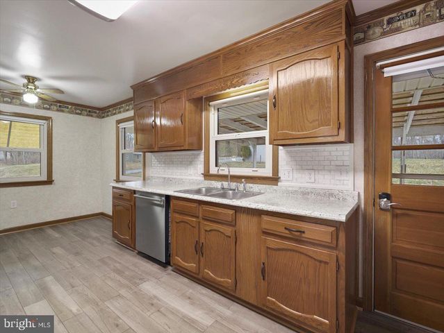 8522 NECK RD, Williamsport, MD 21795