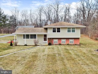 8522 NECK RD, Williamsport, MD 21795