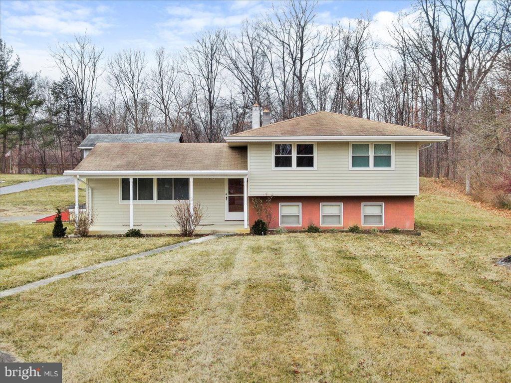 8522 NECK RD, Williamsport, MD 21795