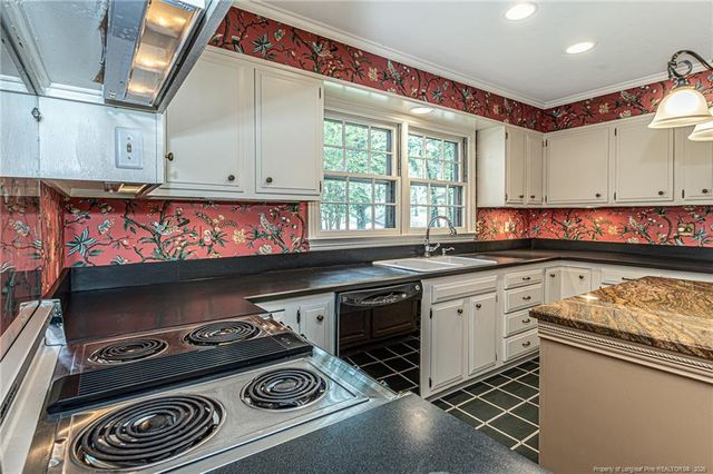 106 Northview Drive, Fayetteville, NC 28303
