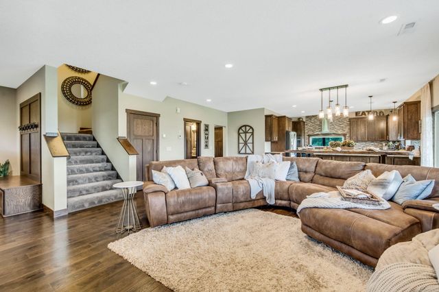 6699 313th Avenue NE, North Branch, MN 55056