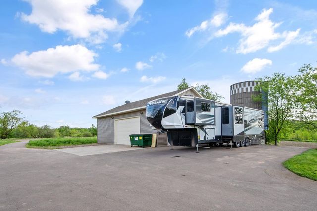6699 313th Avenue NE, North Branch, MN 55056