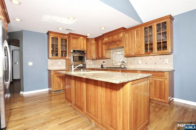 112 Lake Street, Bergenfield, NJ 07621