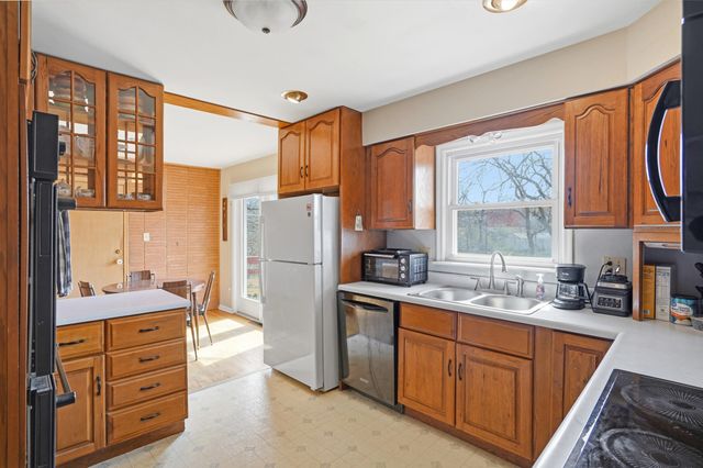 2214 BLUFF BLVD, Columbia, MO 65201