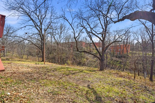 2214 BLUFF BLVD, Columbia, MO 65201