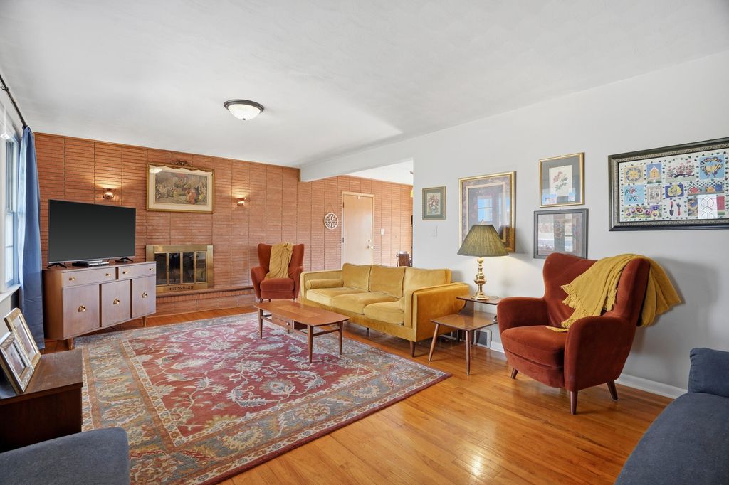 2214 BLUFF BLVD, Columbia, MO 65201