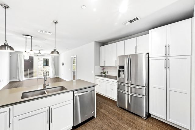 2801 Dulce LN 722, Austin, TX 78704