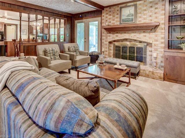 3232 Shadyside LN, Chesapeake, VA 23321