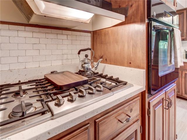 3232 Shadyside LN, Chesapeake, VA 23321