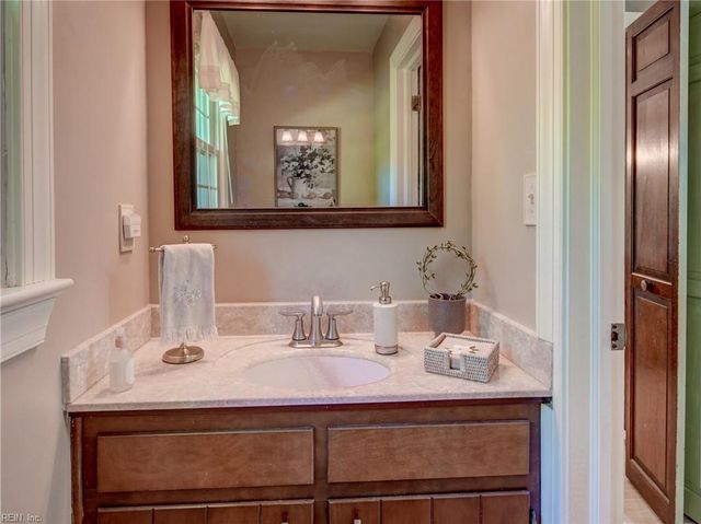 3232 Shadyside LN, Chesapeake, VA 23321