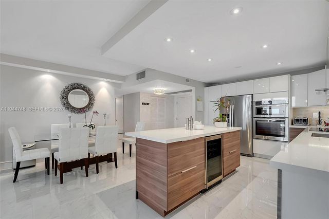 2301 Collins Ave 810, Miami Beach, FL 33139