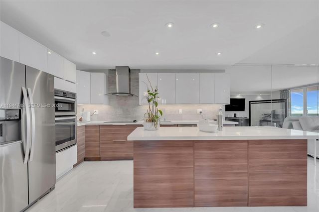 2301 Collins Ave 810, Miami Beach, FL 33139