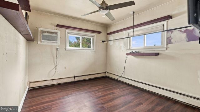 168 FARMBROOK DR, Levittown, PA 19055