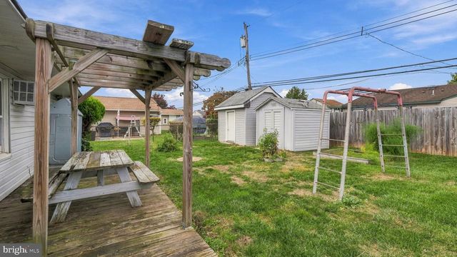 168 FARMBROOK DR, Levittown, PA 19055