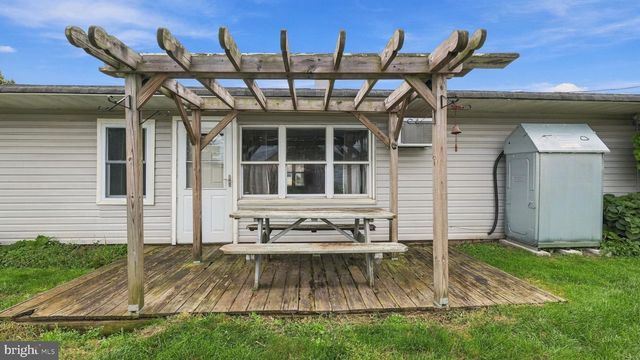168 FARMBROOK DR, Levittown, PA 19055