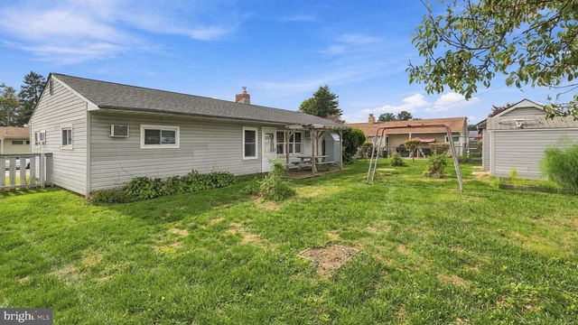 168 FARMBROOK DR, Levittown, PA 19055