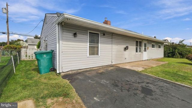 168 FARMBROOK DR, Levittown, PA 19055