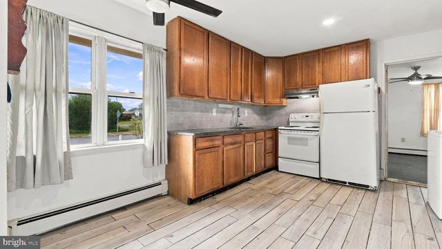 168 FARMBROOK DR, Levittown, PA 19055