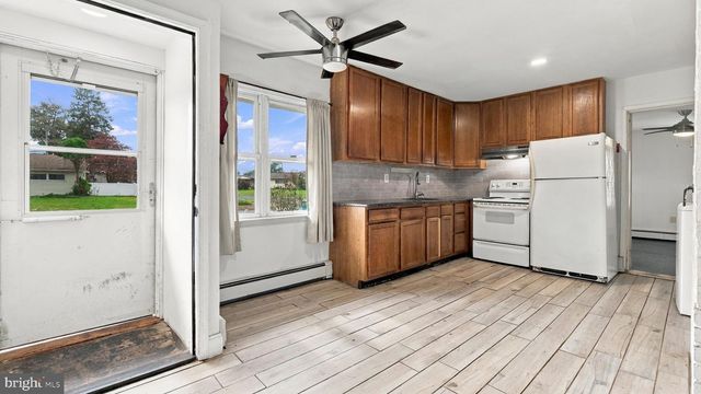 168 FARMBROOK DR, Levittown, PA 19055