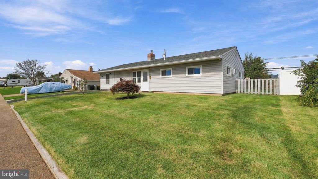 168 FARMBROOK DR, LEVITTOWN, PA 19055 — photo 3