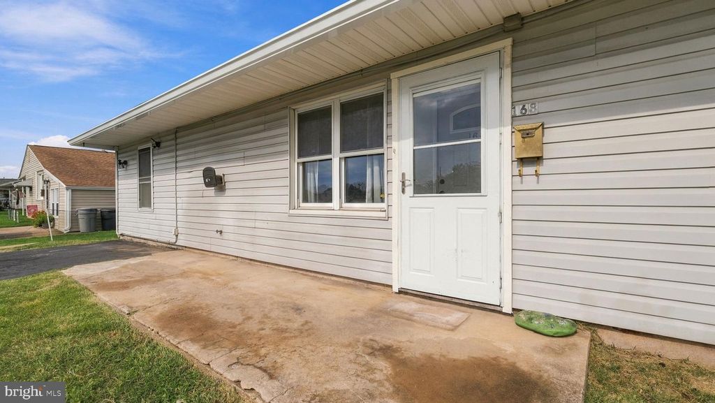 168 FARMBROOK DR, LEVITTOWN, PA 19055 — photo 4
