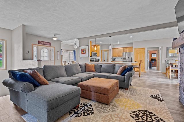 214 BROOKWOOD DRIVE, Hortonville, WI 54944
