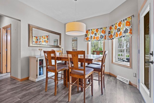 214 BROOKWOOD DRIVE, Hortonville, WI 54944