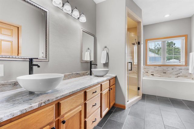 214 BROOKWOOD DRIVE, Hortonville, WI 54944