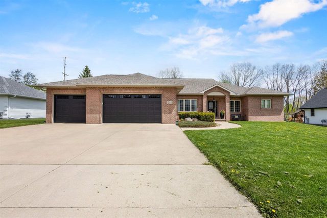 214 BROOKWOOD DRIVE, Hortonville, WI 54944