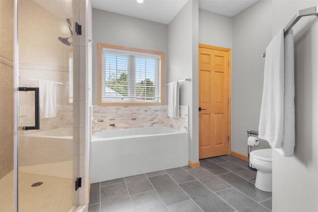 214 BROOKWOOD DRIVE, Hortonville, WI 54944