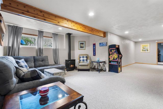 214 BROOKWOOD DRIVE, Hortonville, WI 54944